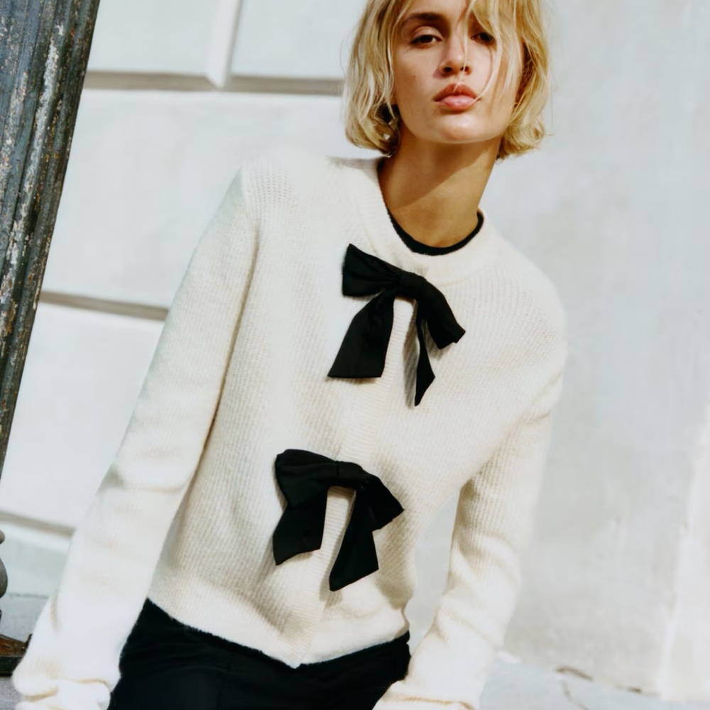 Rib knit White Sweater with Black Bows
